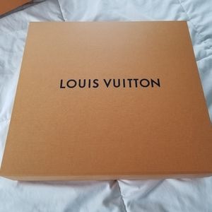 Louis Vuitton monogram toiletry 26
